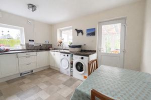 Kitchen Diner- click for photo gallery